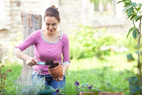 Accessible landscaping website content for Honoroak users
